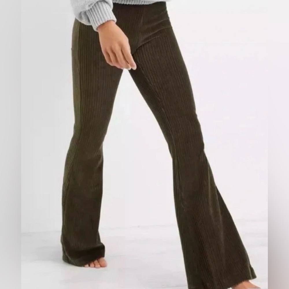 Aerie Groove-On Rib Velour Flare Pant Size S‎ Regular Olive Green High Rise
